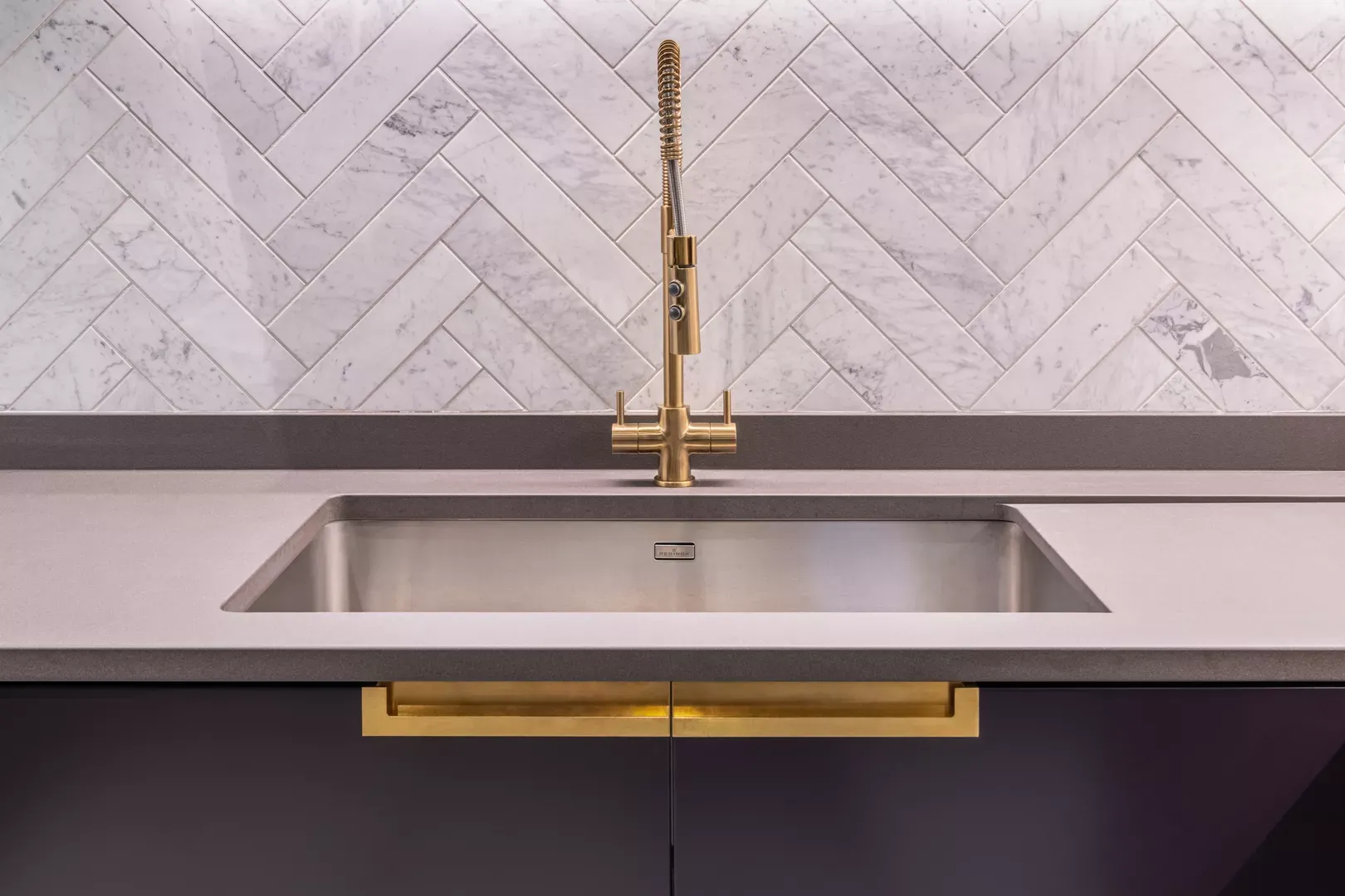 67 Lansdowne Road - Kitchen with Rohe Integrated Cabinet Handle (CH1100 & CH1102) in Brushed Brass Waxed - BBW