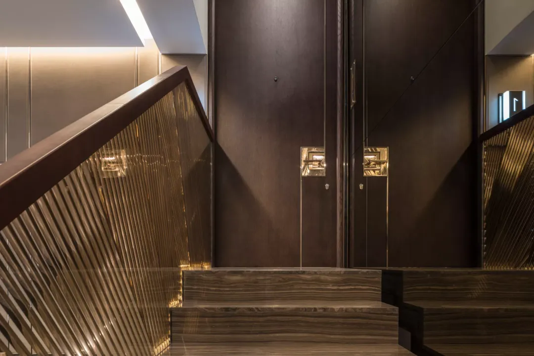 77 South Audley Street - Reception with Bespoke Drayton Lever (LV1090) in Almond Gold